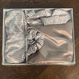 Gift Set, Pillowcase 20" x 26", Envelope Closure, Eye Mask, Hair Tie & Scrunchie